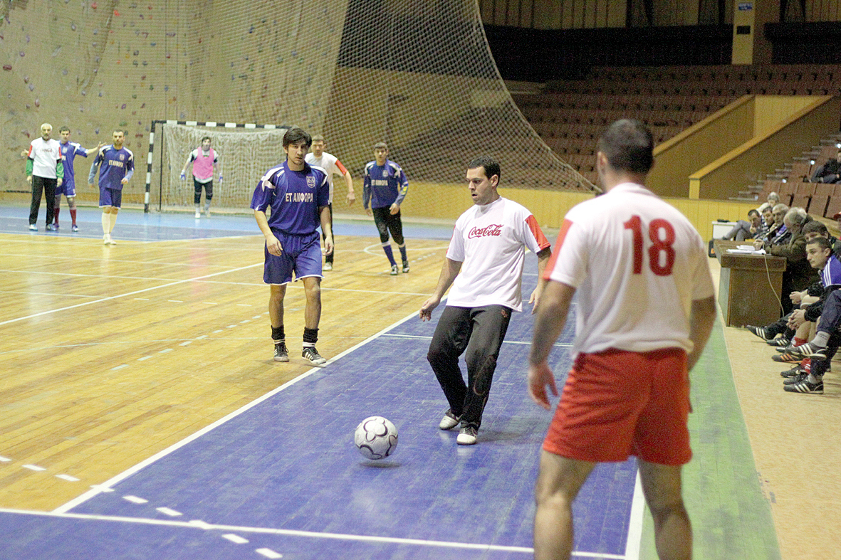 Спорт | 32 отбора ще участват в зимния  турнир в ДКС, жребият е днес