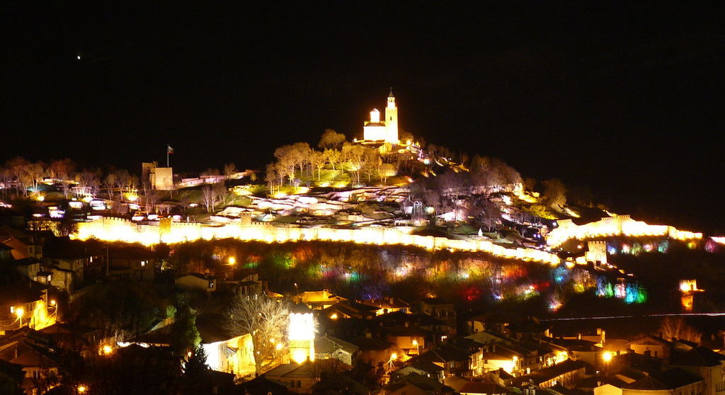 Горещи новини | Посрещаме Възкресение Христово  под открито небе на Царевец