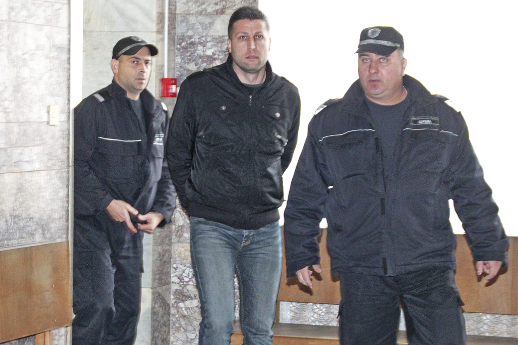 Крими | Оставиха в ареста бившия рефер Момчил Врайков