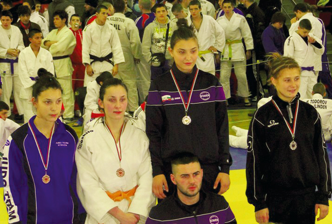 Спорт | Сребро и бронз за еленските джудисти   от държавното първенство за ст. възраст