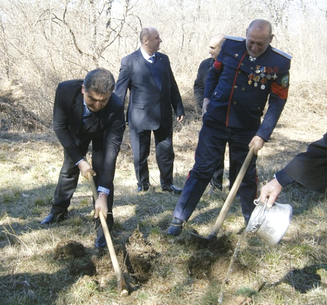 Общество | Направиха първа копка на мемориалния комплекс “Казашки кръст” край село Долни Марян