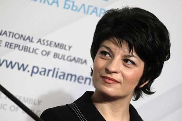 Общество | Десислава Атанасова, министър на здравеопазването в оставка: “С частната кардиология във В. Търново сме в тежки съдебни спорове”