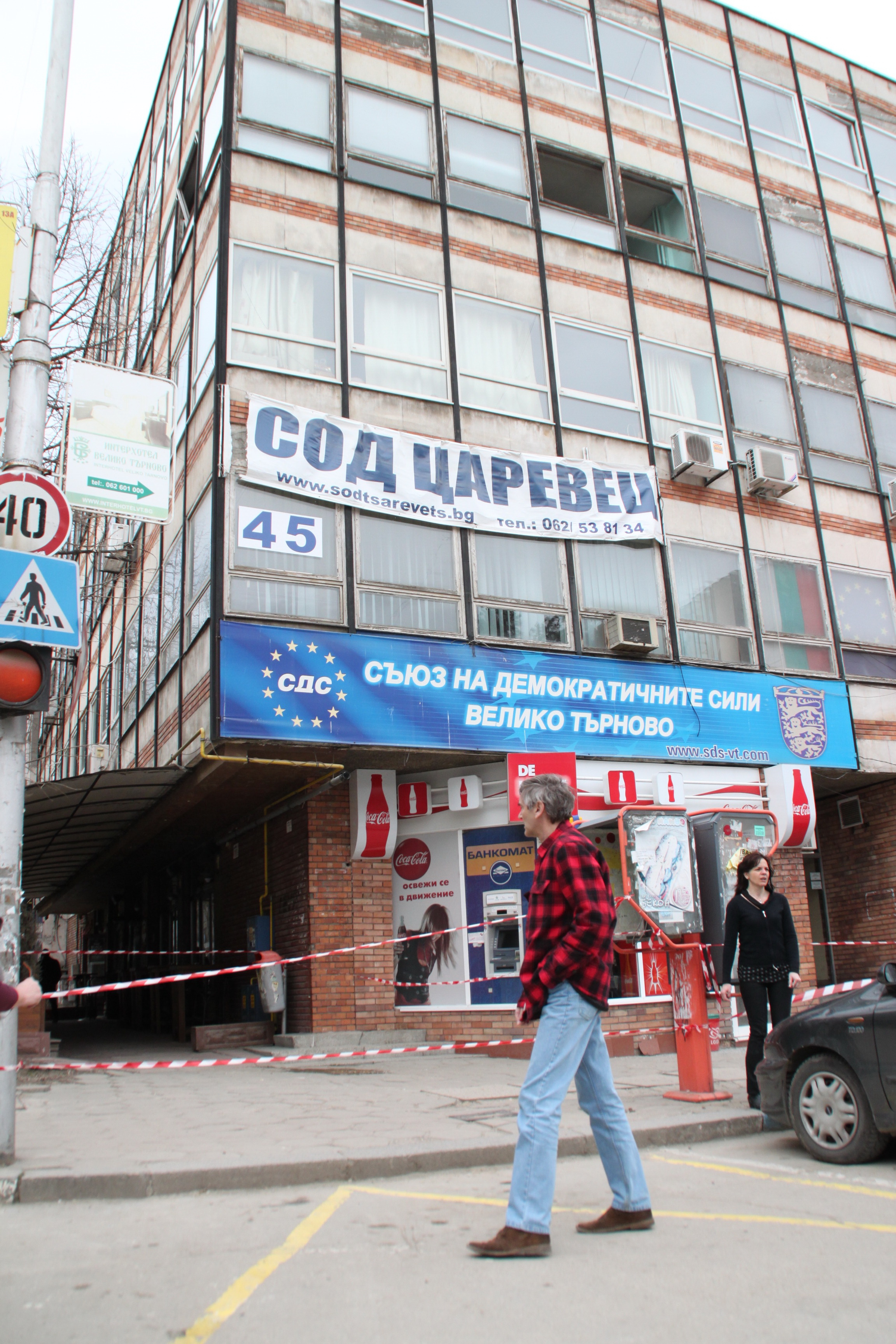 Само за половин час над 15 сигнала  за счупени стъкла на тел. 112