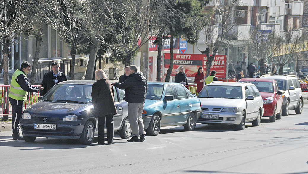 Трима загинали и 30 ранени   в катастрофи тази година