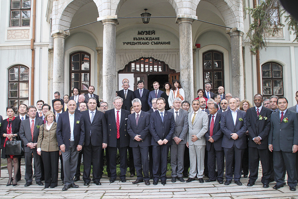 Общество | Премиерът Марин Райков обеща във В. Търново: Изборите ще бъдат   честни и демократични