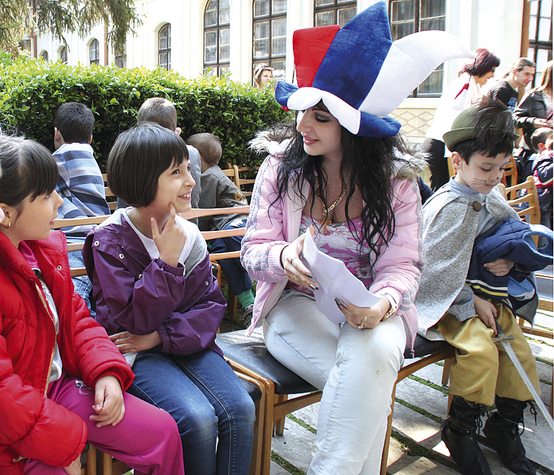 Общество | С детски карнавал в библиотеката отбелязаха Деня на книгата