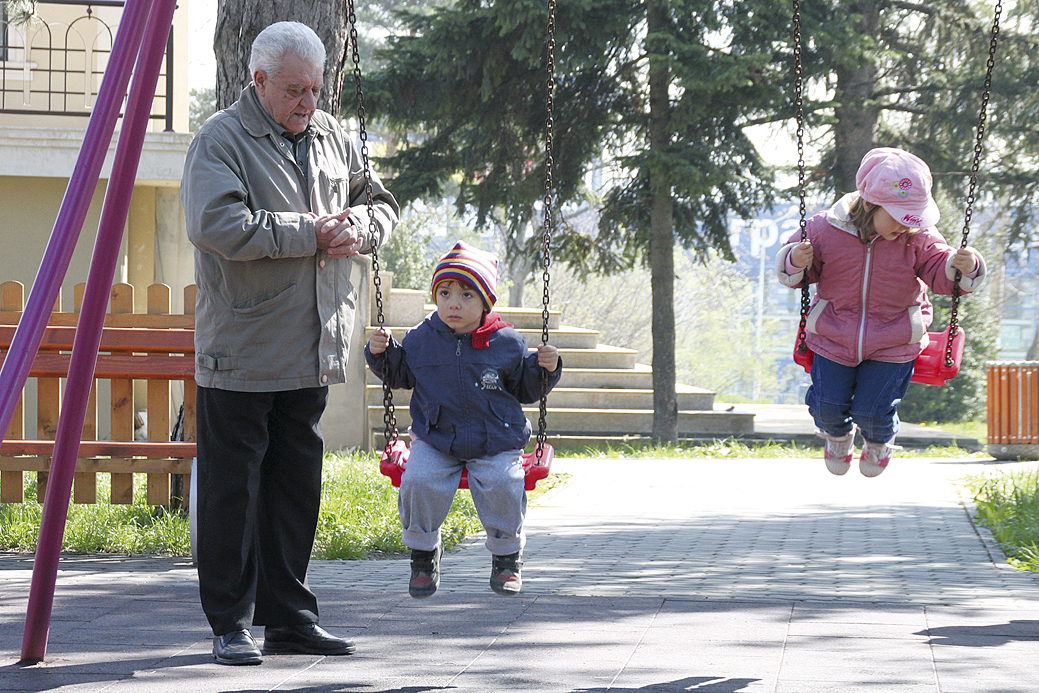 Общество | Ще боядисват 1500 кв.м пешеходни пътеки