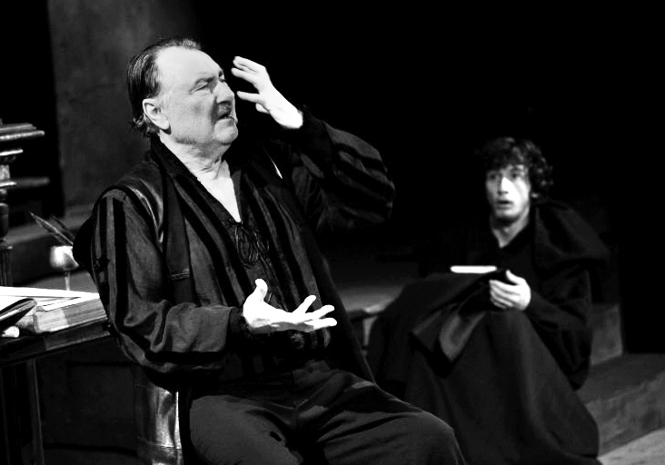 Общество | Васил Михайлов празнува своята   75-годишнина на търновска сцена