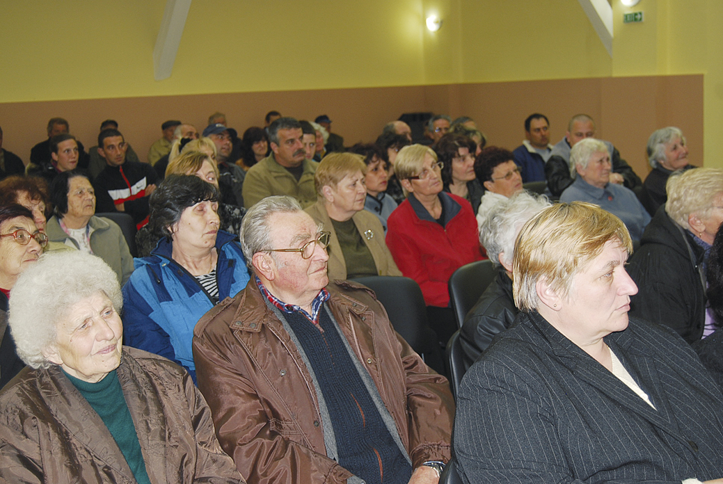 200 души от Пчелище повече от час препитваха кандидатите на ГЕРБ