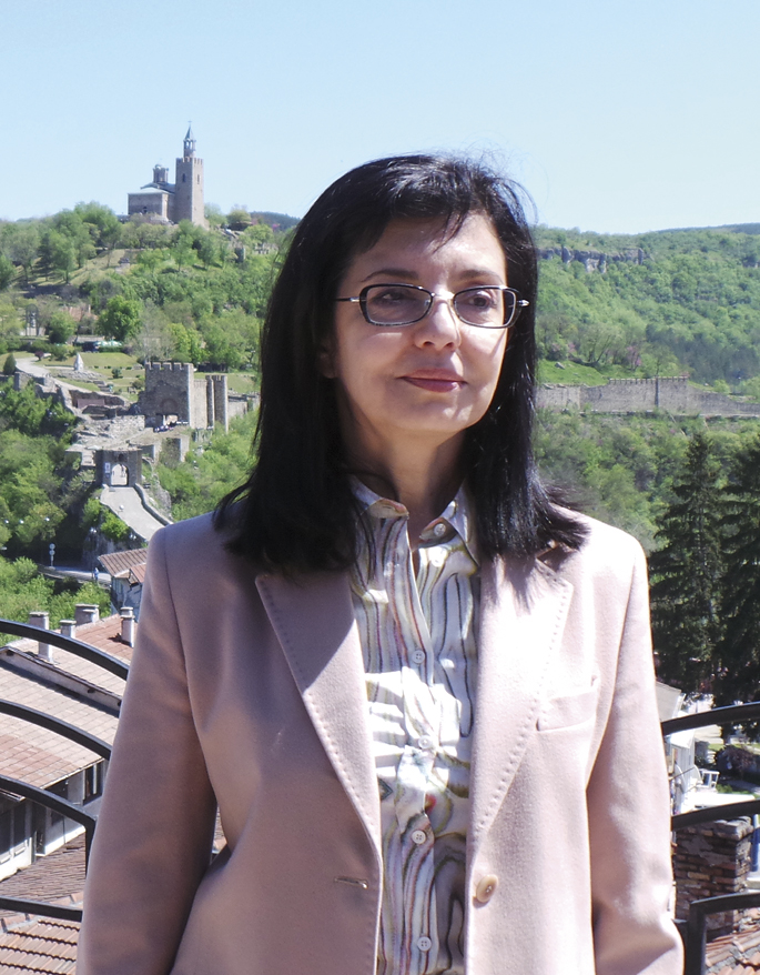 Пари и власт | Меглена Кунева, лидер на “Движение България на гражданите”: “Настъпил е моментът да   отхвърлим робството на   корупцията, престъпността,   подслушването”