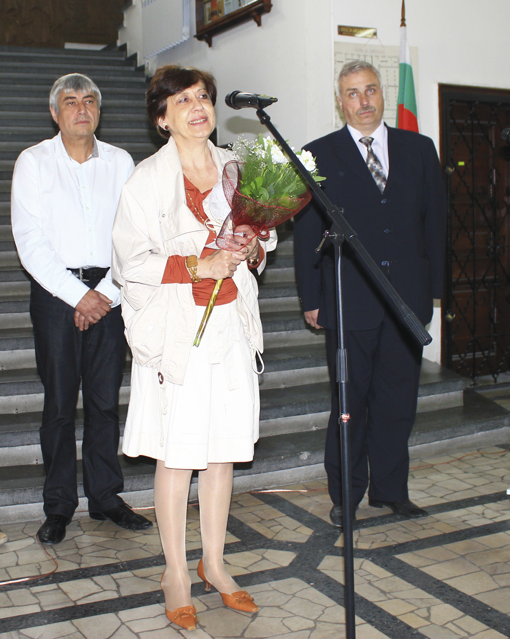 Общество | Ценни документи показва НСИ