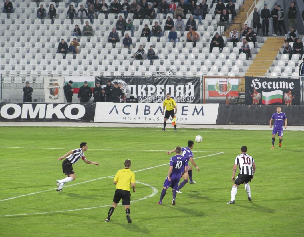 Спорт | “Етър” няма да играе с “Черноморец”,  играчите напуснаха, губи служебно