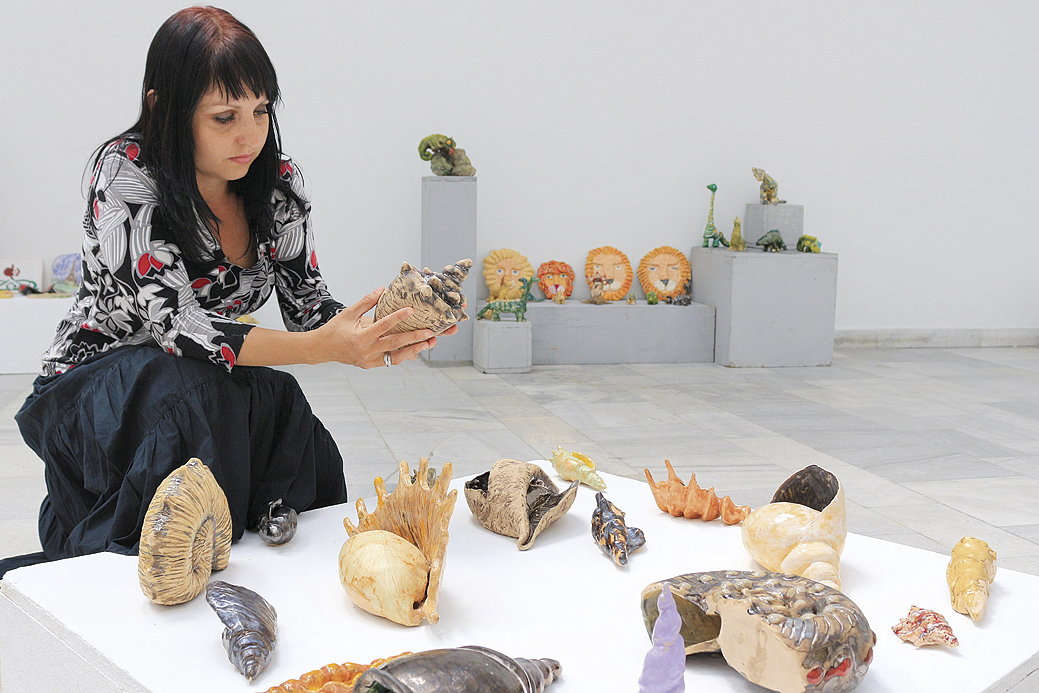 Общество | Ателието по керамика представя 200   пластики от глина за десетия си рожден ден