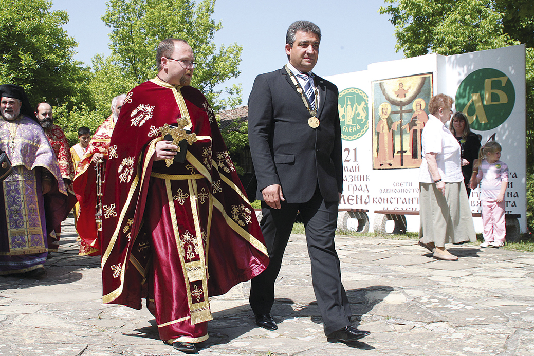 Общество | Възрожденска Елена отбеляза празника си