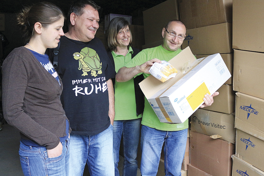 Общество | Германци дариха тир с апаратура и дрехи за МОБАЛ и детски домове