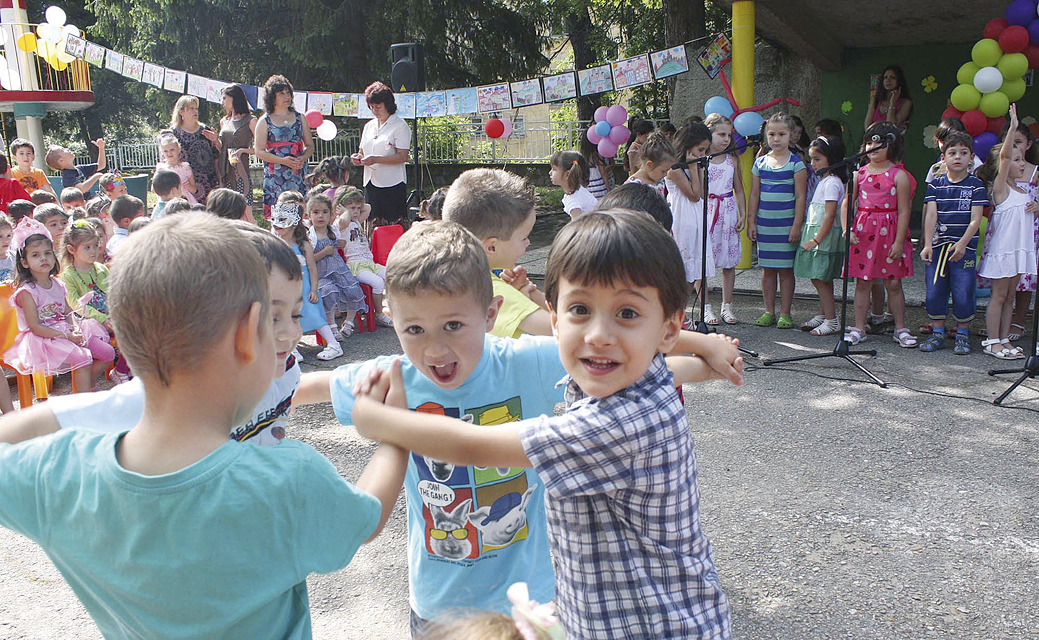 Общество | Детска градина “Първи юни” празнува 50-ия си юбилей
