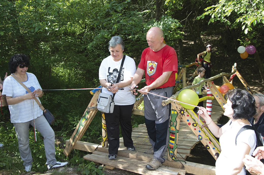 Общество | Над 500 туристи преминаха по подновения маршрут до Преображенския манастир
