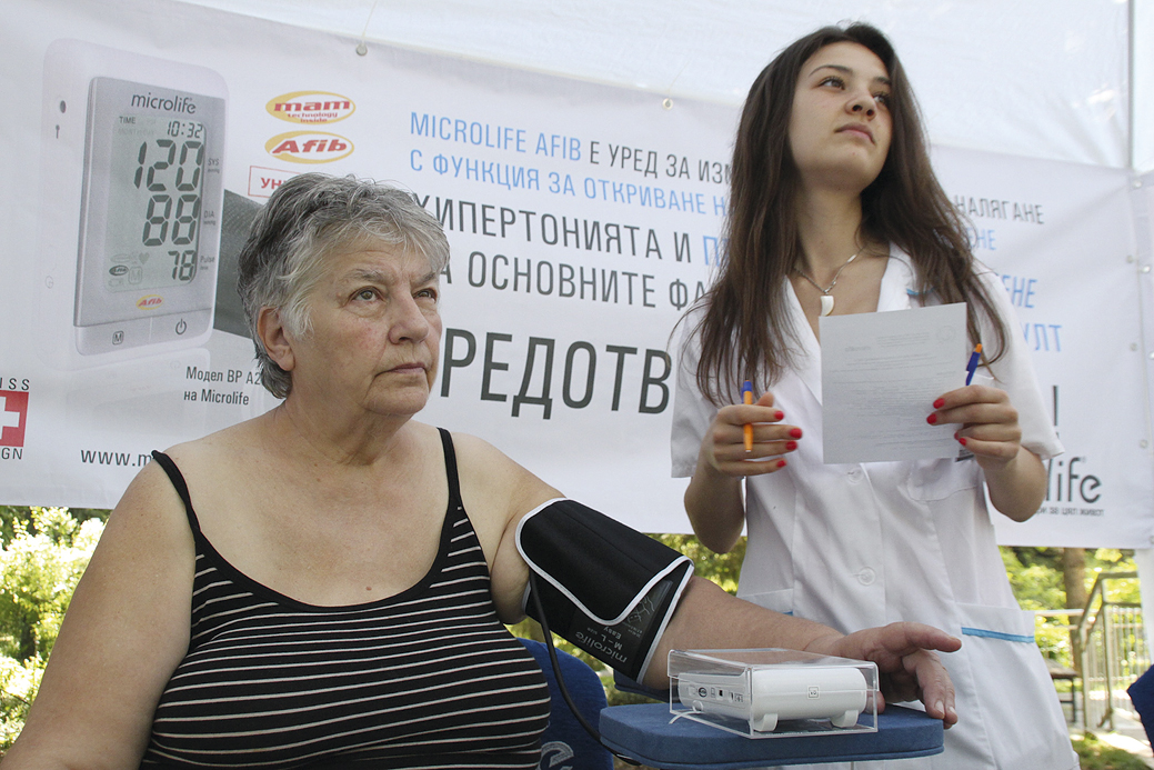 Общество | Над 200 души премериха кръвното си налягане във Велико Търново