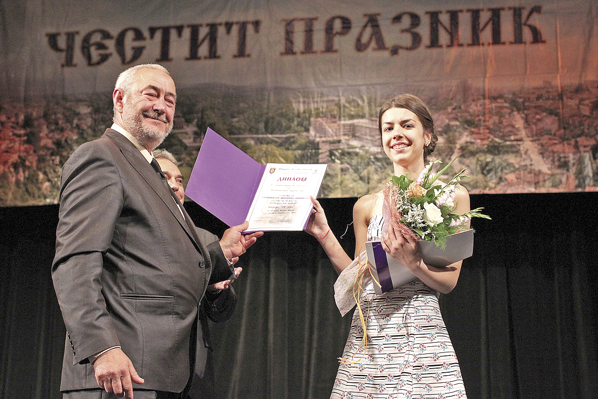 Общество | Александра Шишкова   получи приза “24 май”