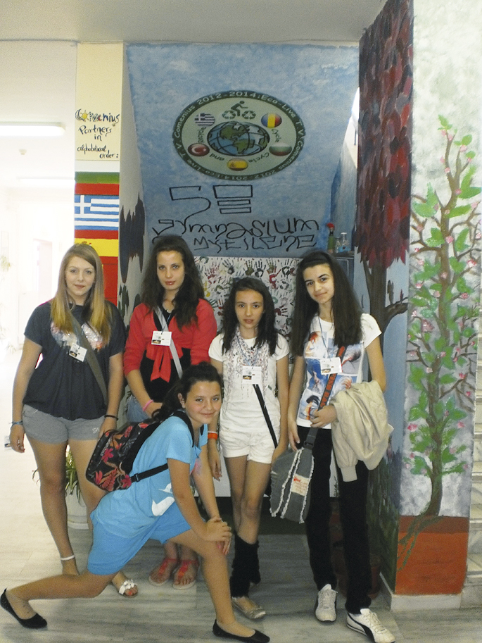 Общество | Възпитаници на училище “Вела Благоева”  представиха българската обредност в Гърция