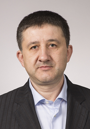Пари и власт | Депутатът от ГЕРБ Георги Марков дари 291 книги на читалището в Свищов