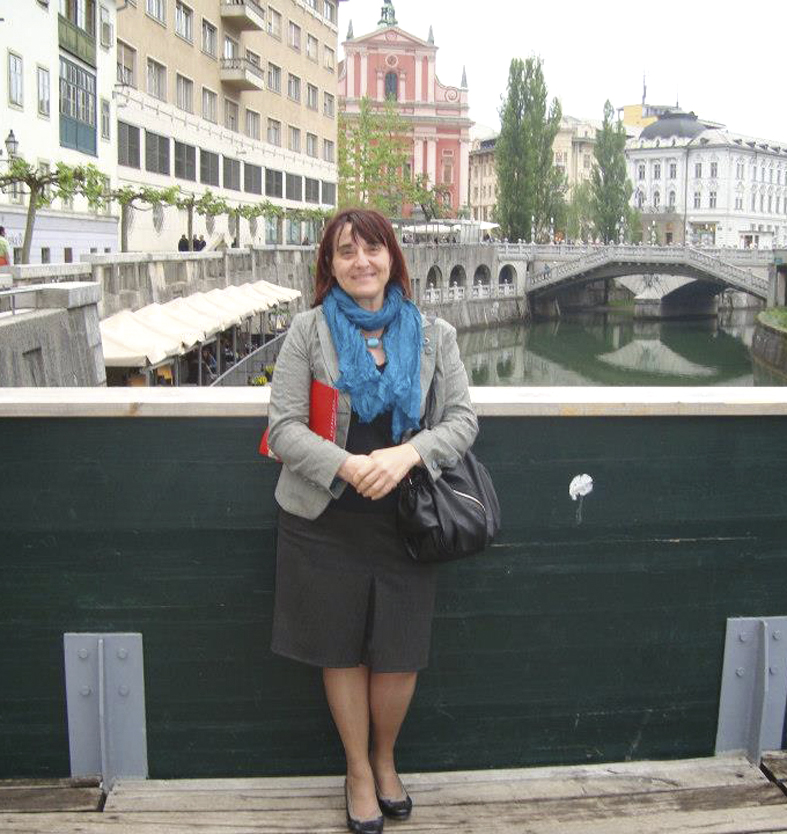 Общество | Директорката на  СОУ “Ем. Станев” участва  в международен симпозиум в Словения