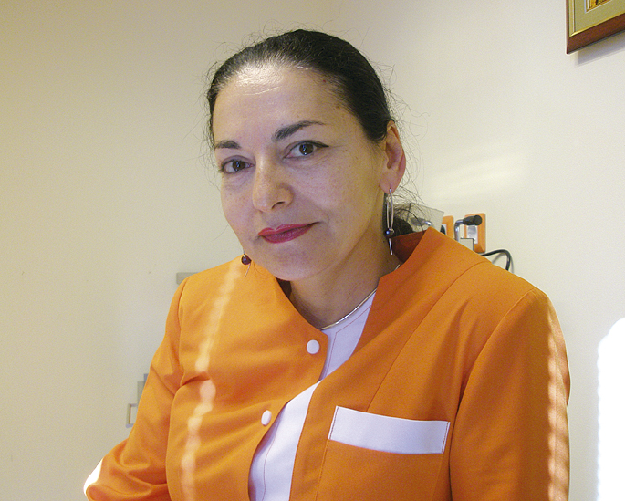 Общество | Д-р Юлиана Костадинова, лекар по дентална медицина: “15-годишни вече имат   частични зъбни протези”