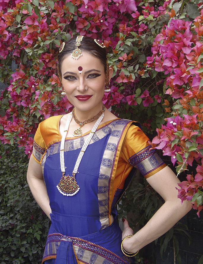 Общество | В Индия танцьорките са били   посредници между боговете и хората