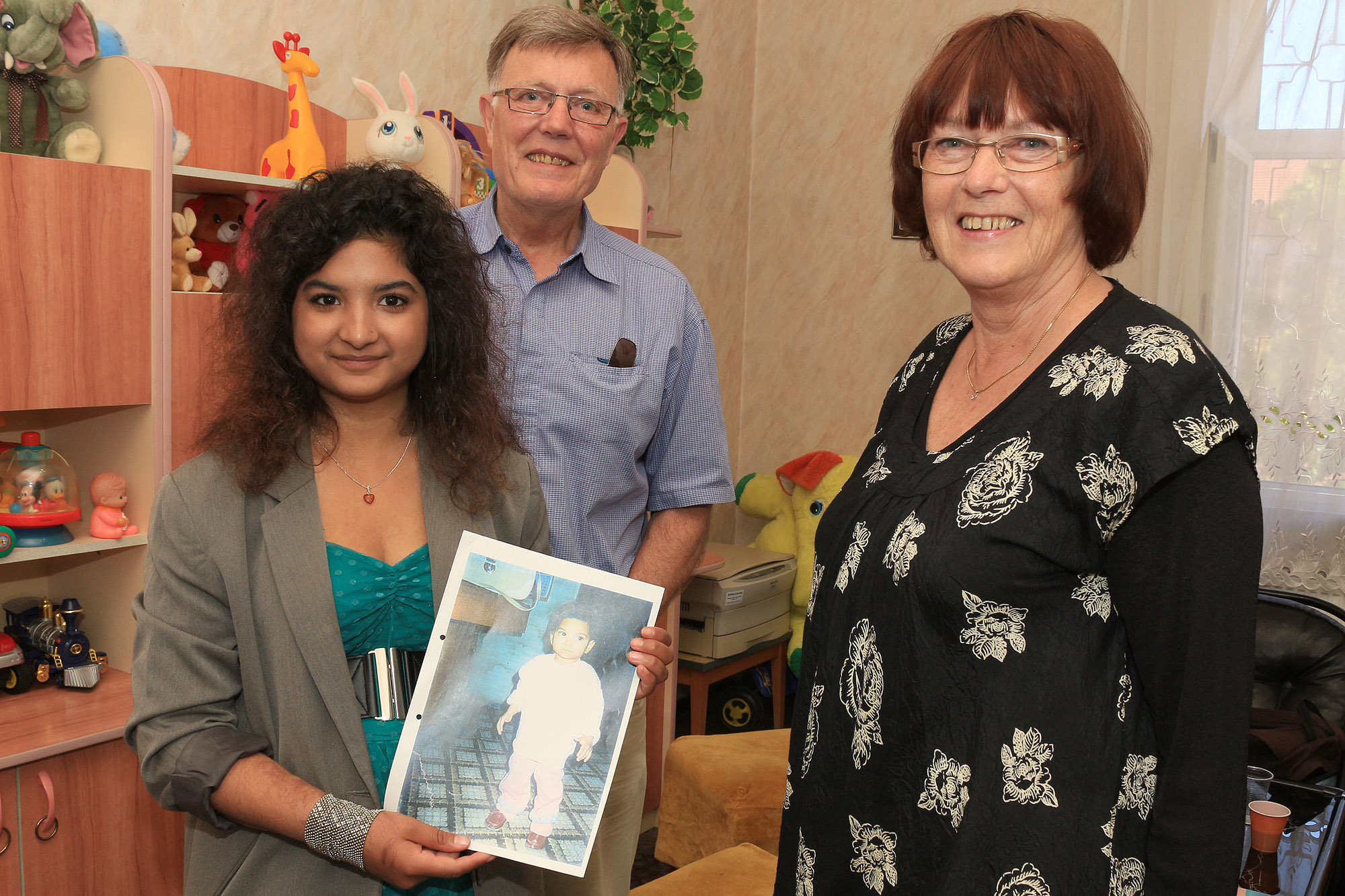 Горещи новини | Нана – Сабрина от Дания прегърна първите си “майки” от Дома в Дебелец