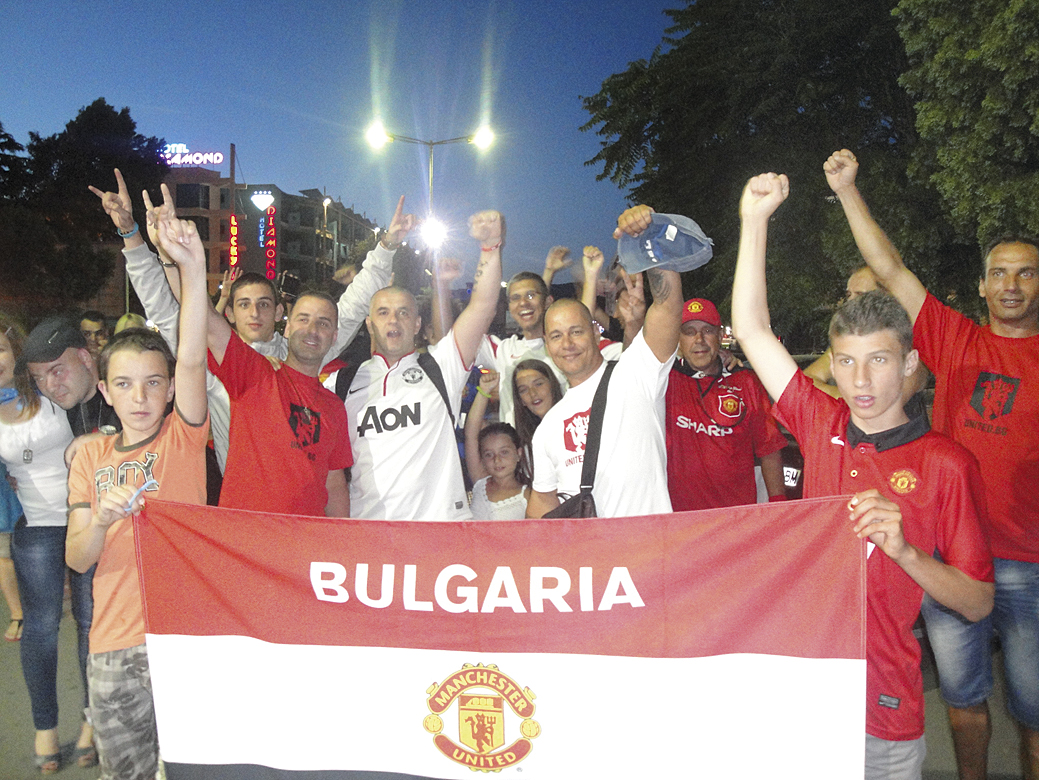 Спорт | Фенклубът на “Манчестър Юнайтед”   отпразнува титлата на национална среща