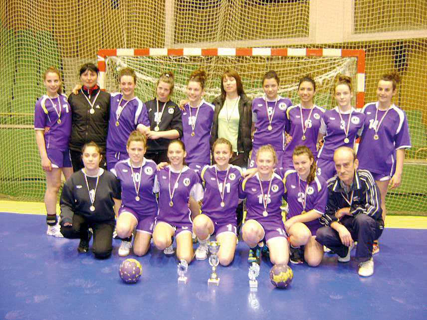 Спорт | Девойките до 15 г. на “Етър-64” са шампионки на България