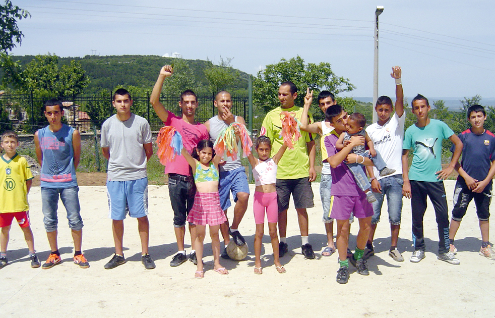 Спорт | Приятелска среща по футбол между  ЦРДМ в Шереметя и Малки чифлик