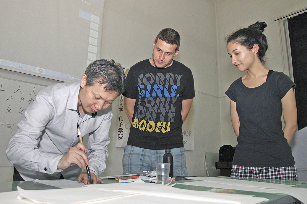 Общество | Студенти от два факултета на ВТУ усвояват старинни китайски изкуства