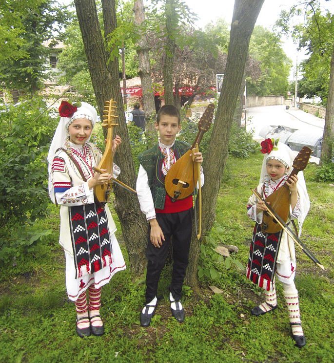 Общество | Певците на “Българче” обраха наградите на събора “Авлига пее”