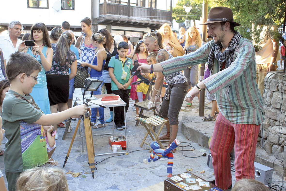 Общество | Артисти от България, Румъния и Италия идват на Фестивала на уличните изкуства