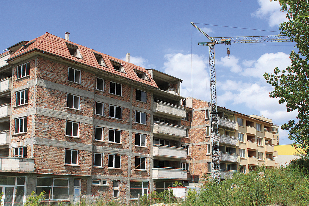 Общество | Кметът на Велико Търново настоява да се  обезопаси кранът до Спортното училище