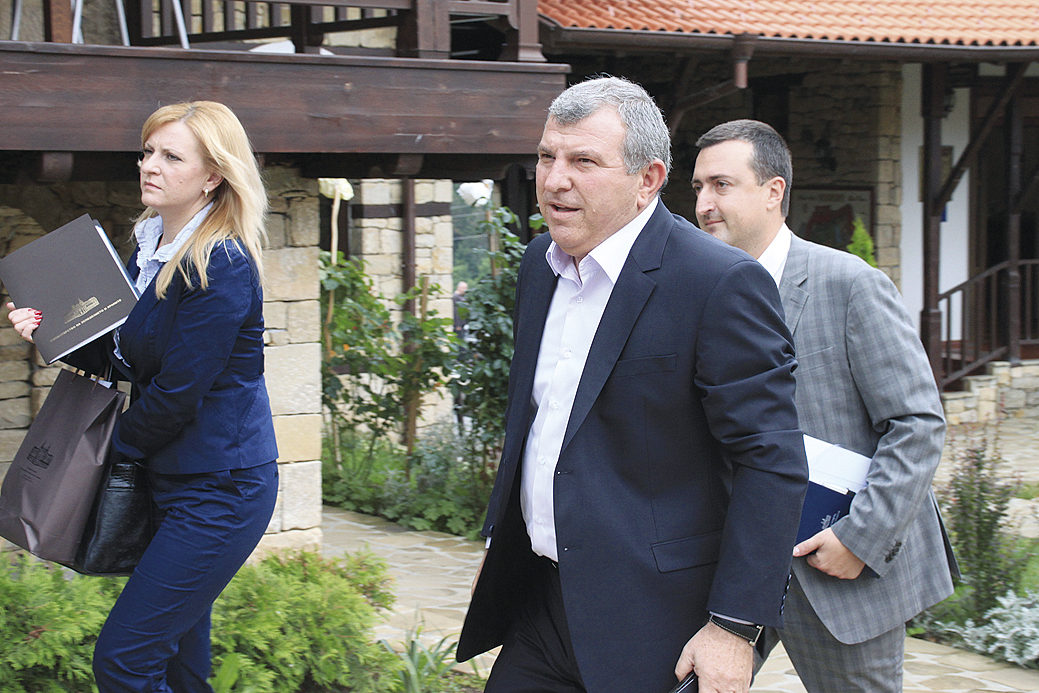 Общество | Министърът на земеделието и храните проф. Димитър Греков: “Най-важно е да има пазар за родните производители”