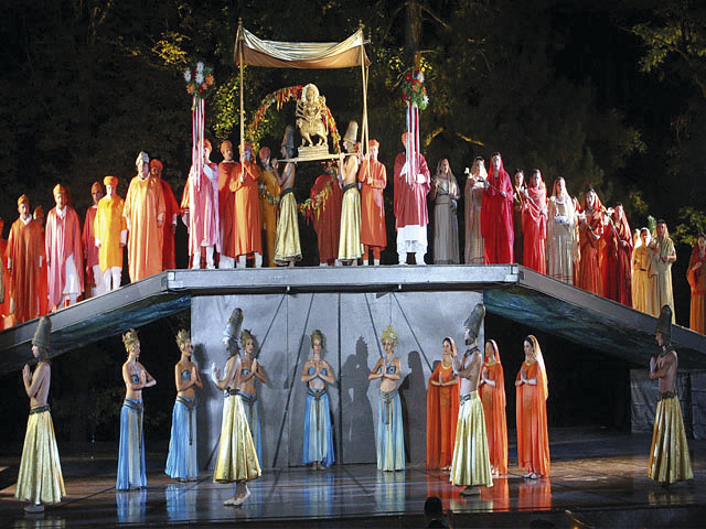 Общество | Вече продават билети за “Сцена на вековете”