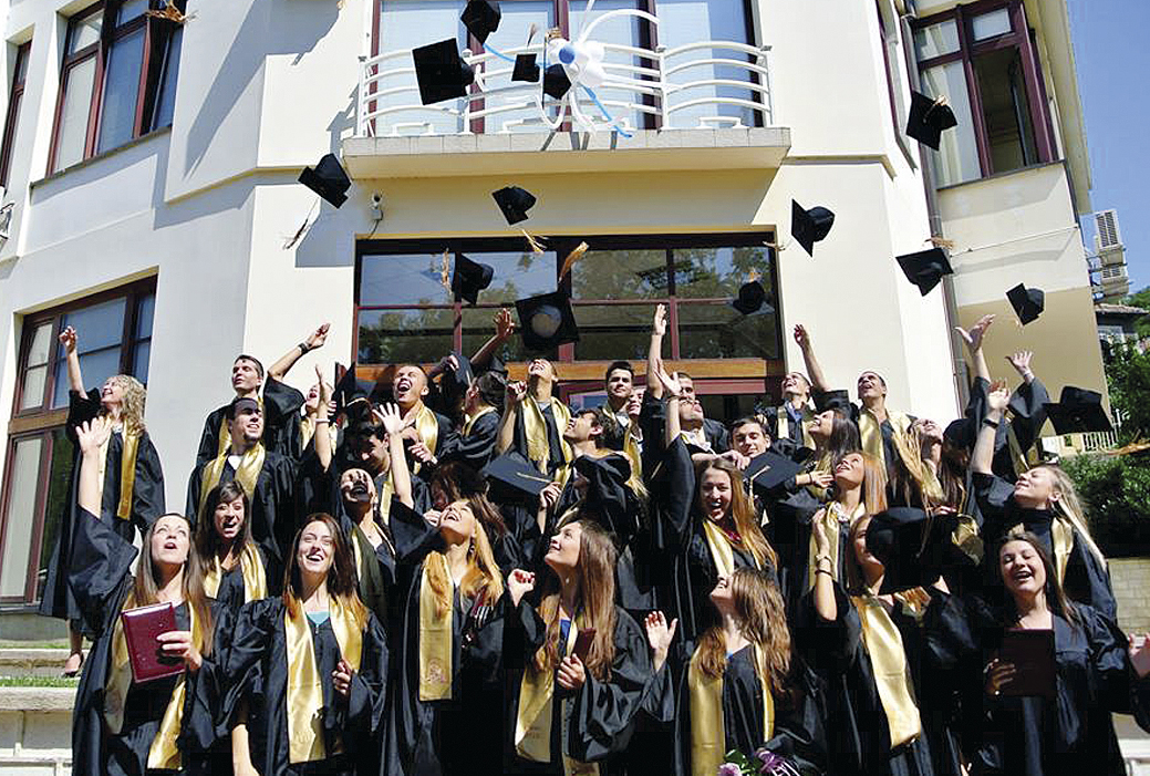 Общество | Избраха Маргарита Маринова за  “Учител на 2013” в колеж “Аркус”