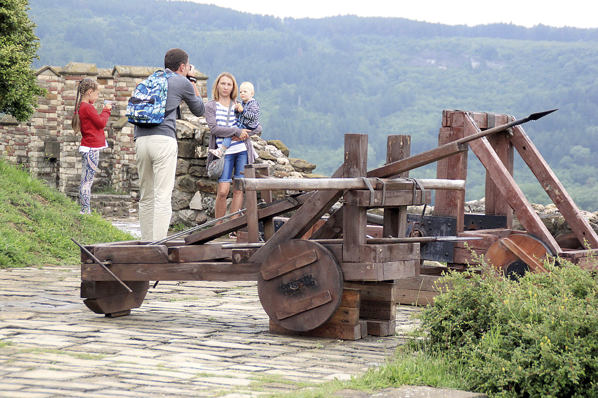 Общество | Представят на Царевец спектакъла “Антихрист – насън и наяве”