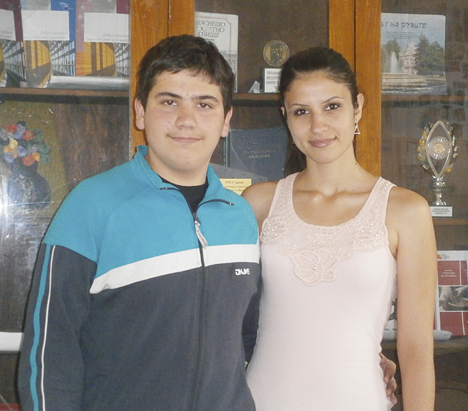 Общество | Ученици от Хуманитарна са призьори в конкурса “Куба – далечна и близка”