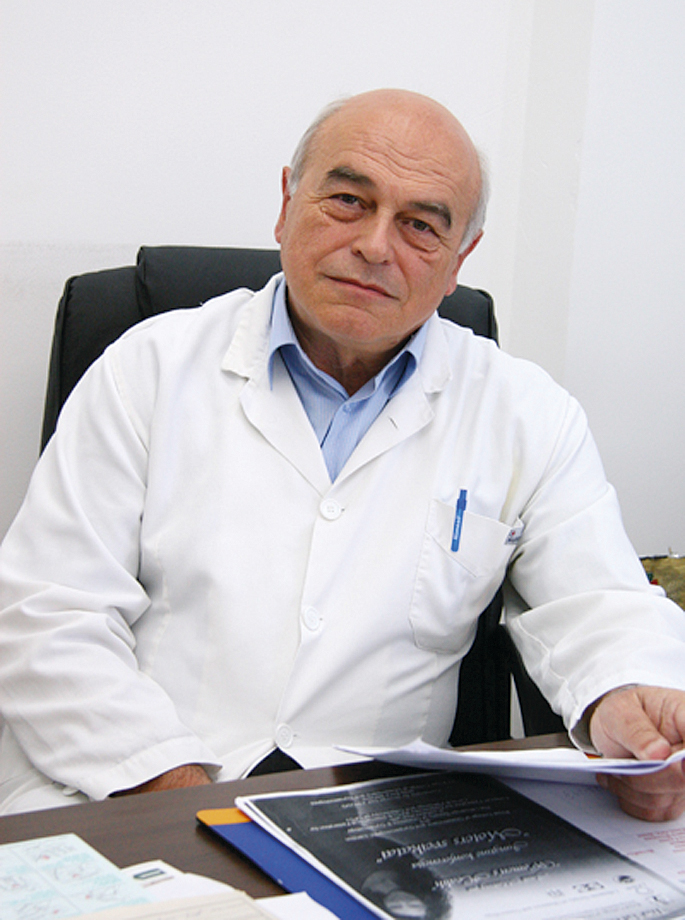 Общество | Доц. Милко Сираков, началник на Трета гинекологична клиника при УБ “Майчин дом”, София: “Всеки ден в България умира по  една жена с рак на маточната шийка”