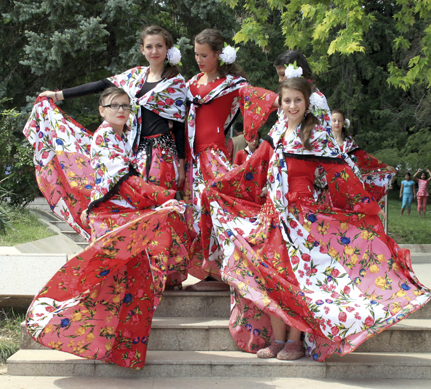 Общество | Над 1400 деца от различни етноси се   забавляват на фестивала “Отворено сърце”