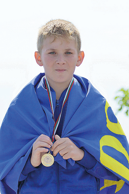 Спорт | Преслав Маринов с титла и три сребърни медала от “Весел делфин”