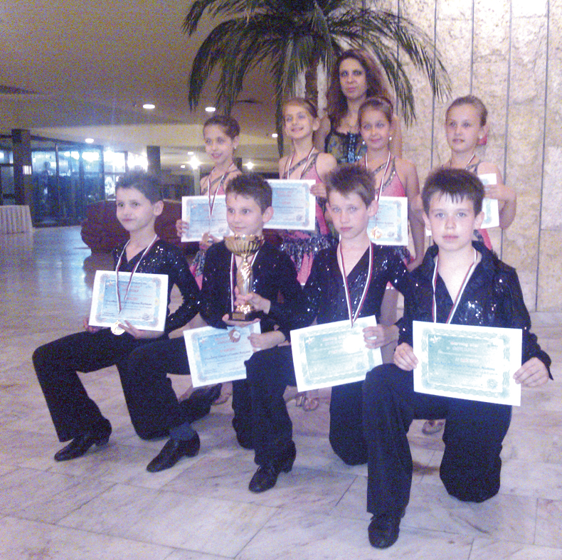 Спорт | Купа и златни медали за “Ксани денс” от фестивала в Албена