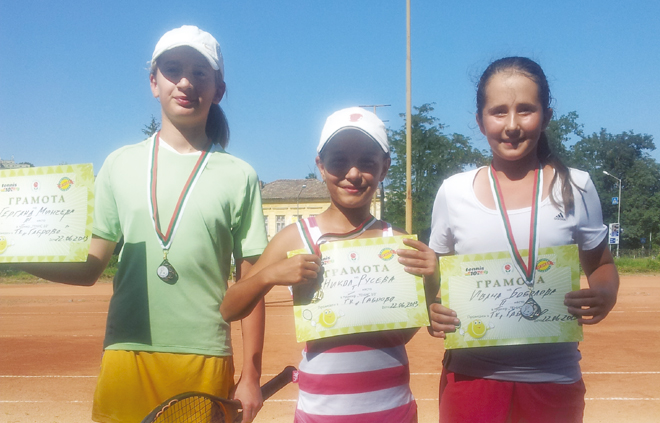 Спорт | Никол Русева спечели национален турнир на “зелен корт” в Габрово