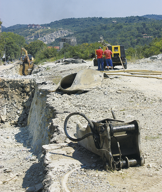 Общество | Водният проект въвежда тотална   блокада на улица “Магистрална”