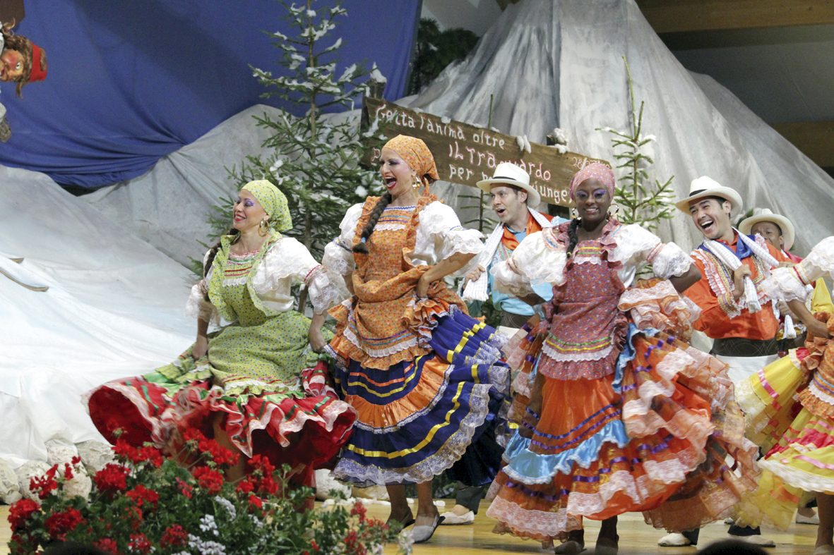Общество | Бразилска самба, колумбийско мапале  и индийски ритми превземат В. Търново
