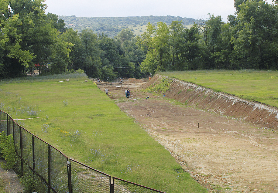 Общество | Археолози проучват тракийски останки   на 2600 г. в центъра на Велико Търново