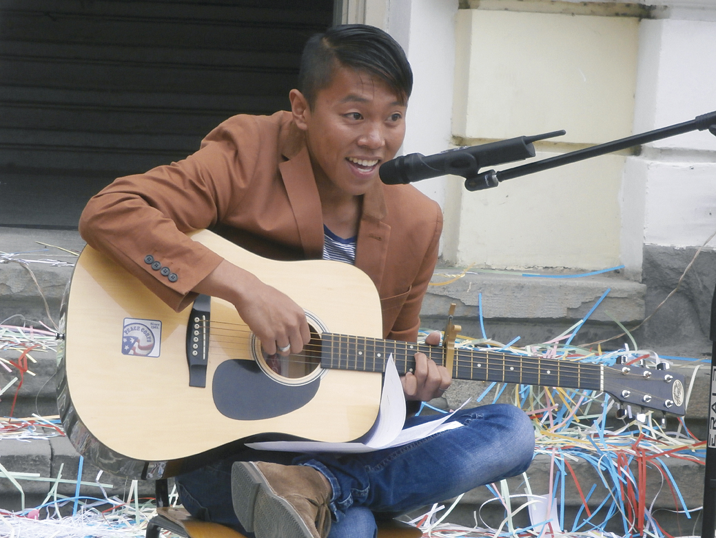 Общество | Хуманитарна гимназия се сбогува със своя доброволец от Корпус на мира